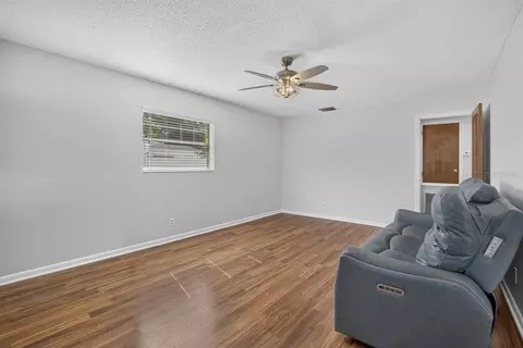 Living - 403 Alma Dr, Brandon, FL 33510 photo 4 of 8