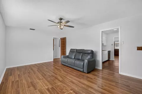 Living - 403 Alma Dr, Brandon, FL 33510 photo 3 of 8