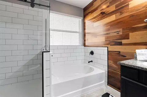 Bath - 10321 Riverdale Rise Dr, Riverview, FL 33578 photo 8 of 8
