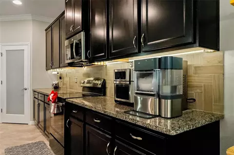 Kitchen - 10321 Riverdale Rise Dr, Riverview, FL 33578 photo 3 of 7