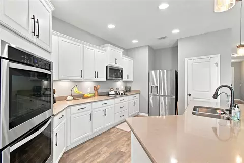 Kitchen - 11431 Brighton Knoll Loop, Riverview, FL 33579 photo 8 of 8