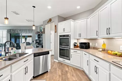 Kitchen - 11431 Brighton Knoll Loop, Riverview, FL 33579 photo 4 of 8