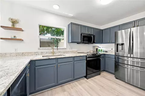 Kitchen - 13158 Thoroughbred Loop, Largo, FL 33773 photo 4 of 5
