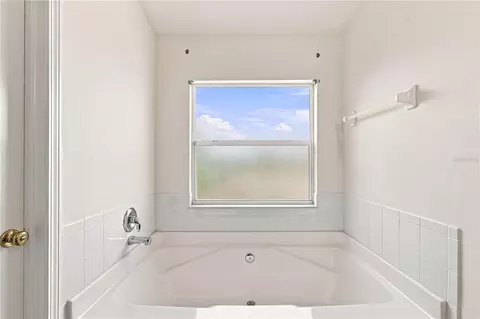Bath - 13158 Thoroughbred Loop, Largo, FL 33773 photo 4 of 4