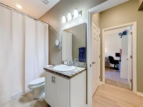 Bath - 1069 Sandpiper Loop, Winter Haven, FL 33881 photo 3 of 8