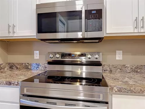 Kitchen - 1069 Sandpiper Loop, Winter Haven, FL 33881 photo 2 of 5