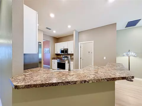 Kitchen - 1069 Sandpiper Loop, Winter Haven, FL 33881 photo 5 of 5