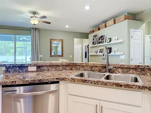 Kitchen - 1069 Sandpiper Loop, Winter Haven, FL 33881 photo 3 of 5
