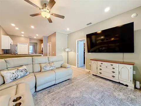 Living - 1069 Sandpiper Loop, Winter Haven, FL 33881 photo 5 of 5