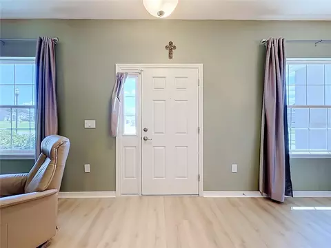 Entry Way - 1069 Sandpiper Loop, Winter Haven, FL 33881 photo 2 of 2
