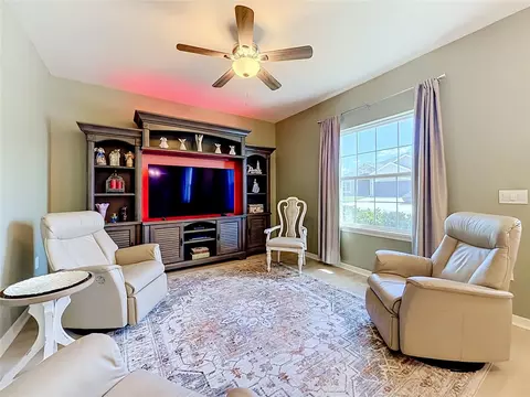 Living - 1069 Sandpiper Loop, Winter Haven, FL 33881 photo 2 of 5