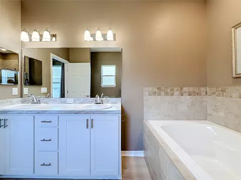 Bath - 1069 Sandpiper Loop, Winter Haven, FL 33881 photo 6 of 8