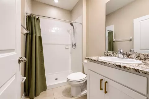Bath - 12455 Shining Willow St, Riverview, FL 33579 photo 7 of 10