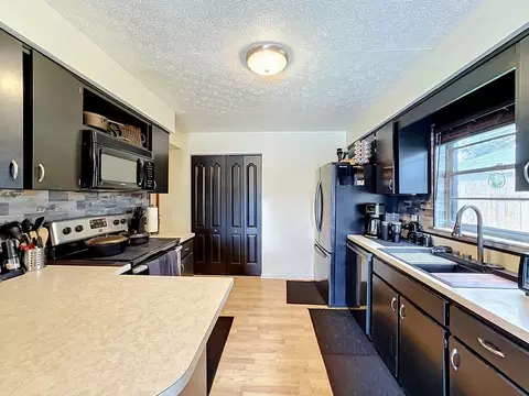 Kitchen - 118 Euclid Loop, Seffner, FL 33584 photo 2 of 6