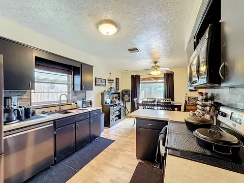 Kitchen - 118 Euclid Loop, Seffner, FL 33584 photo 4 of 6