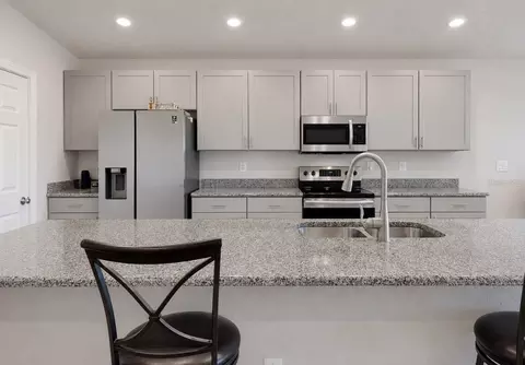 Kitchen - 11967 Stone Pine St, Riverview, FL 33569 photo 6 of 6