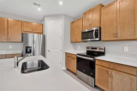 Kitchen - 12443 49th St E, Parrish, FL 34219 photo 3 of 3