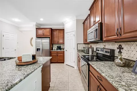 Kitchen - 10415 Alcon Blue Dr, Riverview, FL 33578 photo 4 of 5