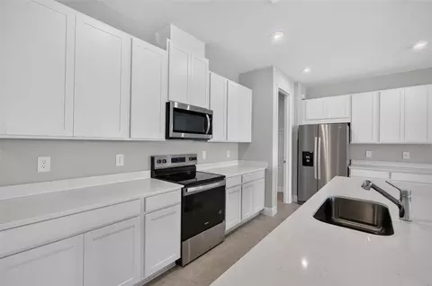 Kitchen - 5031 125th Ave E, Parrish, FL 34219 photo 3 of 3