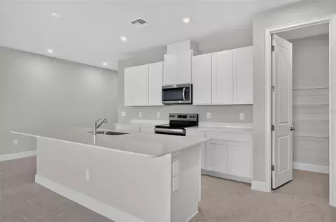 Kitchen - 5031 125th Ave E, Parrish, FL 34219 photo 2 of 3