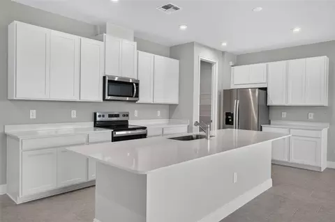 Kitchen - 5031 125th Ave E, Parrish, FL 34219 photo 1 of 3