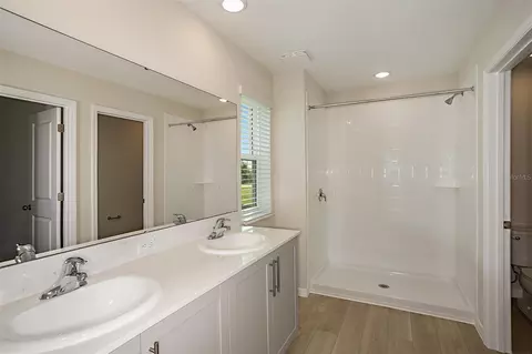 Bath - 15261 Maude Landing Loop, Wimauma, FL 33598 photo 1 of 3