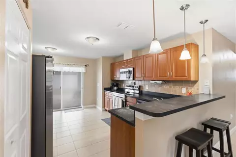 Kitchen - 15544 Florida Breeze Loop, Wimauma, FL 33598 photo 4 of 4