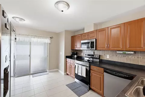 Kitchen - 15544 Florida Breeze Loop, Wimauma, FL 33598 photo 3 of 4