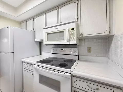 Kitchen - 1701 Pinehurst Rd #2F, Dunedin, FL 34698 photo 3 of 3