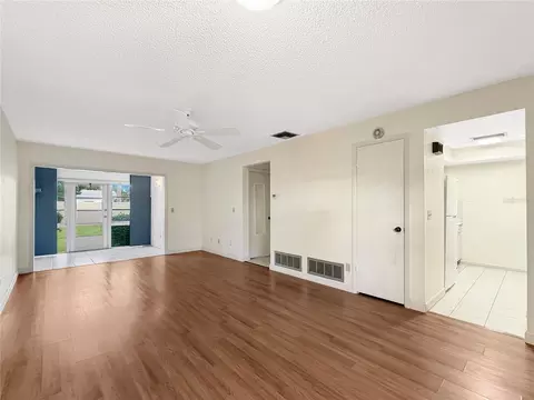 Living - 1701 Pinehurst Rd #2F, Dunedin, FL 34698 photo 3 of 7