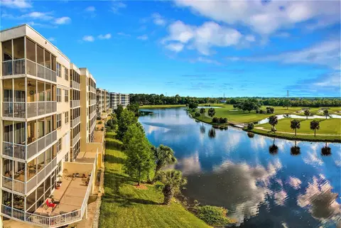 1200 Country Club Dr #5505, Largo, FL 33771