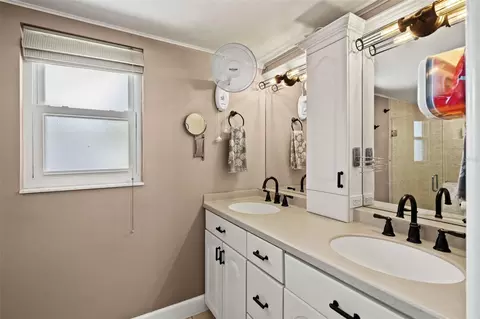 Bath - 11312 Robert Dr, Seminole, FL 33778 photo 2 of 3