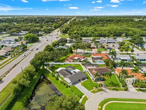 View/Area - 11312 Robert Dr, Seminole, FL 33778 photo 5 of 7
