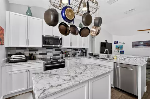 Kitchen - 12935 Raysbrook Dr, Riverview, FL 33569 photo 3 of 4