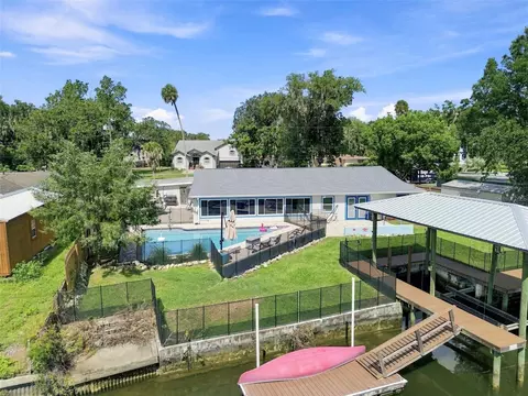 1303 SE Kings Bay Dr, Crystal River, FL 34429