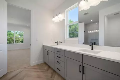 Bath - 11892 Richmond Trl, Parrish, FL 34219 photo 2 of 3