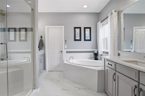 Bath - 33564 Willow Point Ct, Wesley Chapel, FL 33545 photo 6 of 10