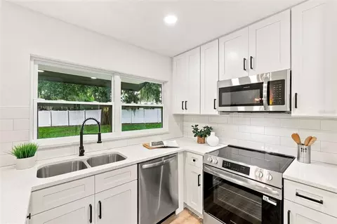 Kitchen - 607 Willow Ct, Brandon, FL 33510 photo 2 of 4