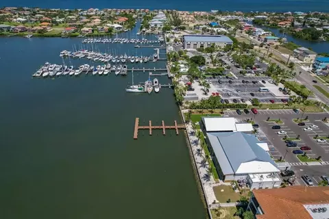 View/Area - 6424 Rubia Cir, Apollo Beach, FL 33572 photo 8 of 9