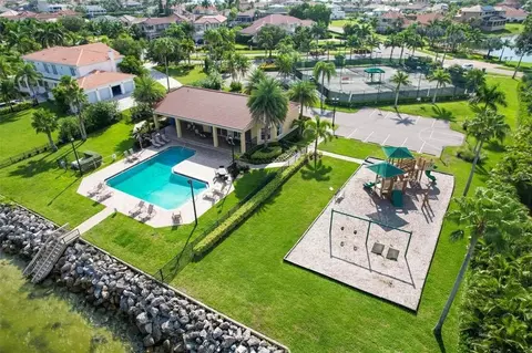 View/Area - 6424 Rubia Cir, Apollo Beach, FL 33572 photo 7 of 9