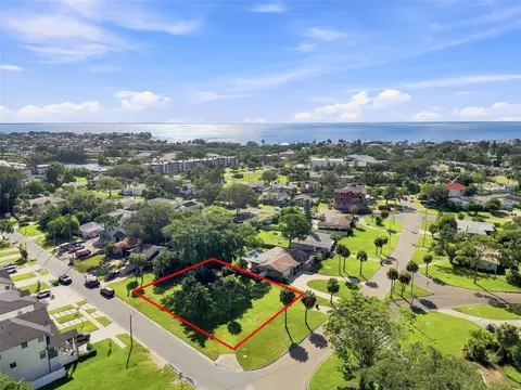 4647 Venetian Blvd NE, Saint Petersburg, FL 33703