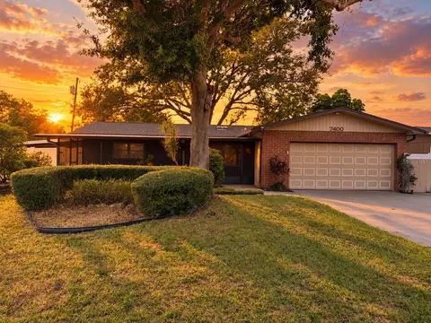 7400 Locust St NE, Saint Petersburg, FL 33702
