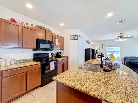 Kitchen - 4706 Chatterton Way, Riverview, FL 33578 photo 5 of 6