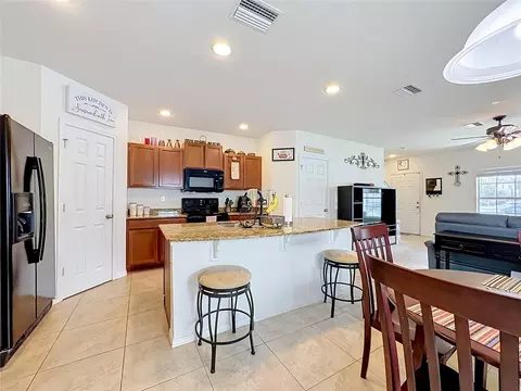Kitchen - 4706 Chatterton Way, Riverview, FL 33578 photo 6 of 6