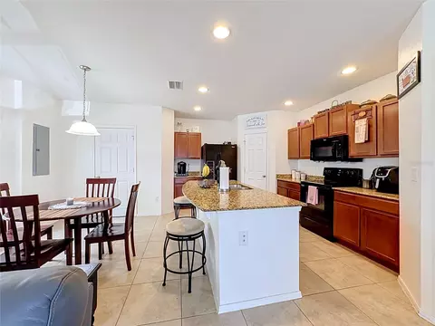 Kitchen - 4706 Chatterton Way, Riverview, FL 33578 photo 2 of 6