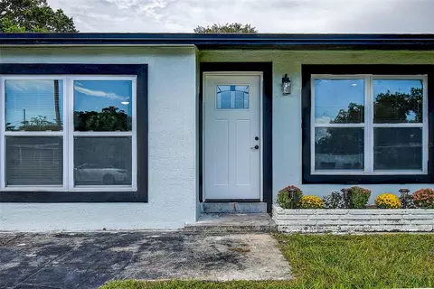 7580 Meadowlawn Dr N, Saint Petersburg, FL 33702