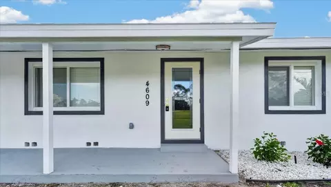 Exterior - 4609 60th St E, Bradenton, FL 34203 photo 4 of 7