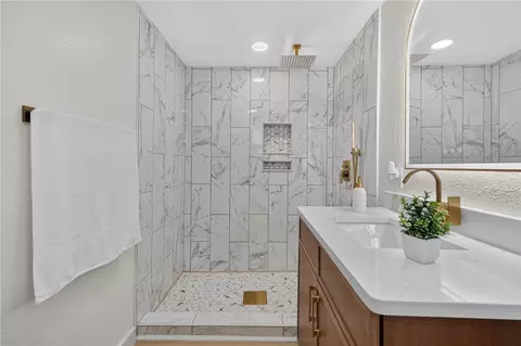 Bath - 4609 60th St E, Bradenton, FL 34203 photo 1 of 5