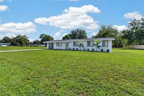 Exterior - 4609 60th St E, Bradenton, FL 34203 photo 3 of 7