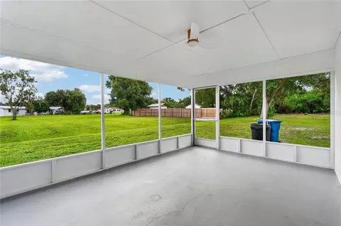 Exterior - 4609 60th St E, Bradenton, FL 34203 photo 6 of 7